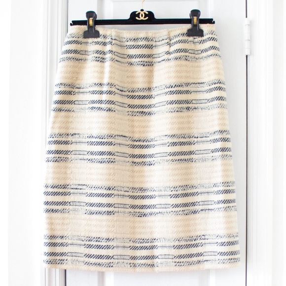 Rare 1980s Chanel Vintage Gold Clover Skirt Suit - Picture 6 of 8